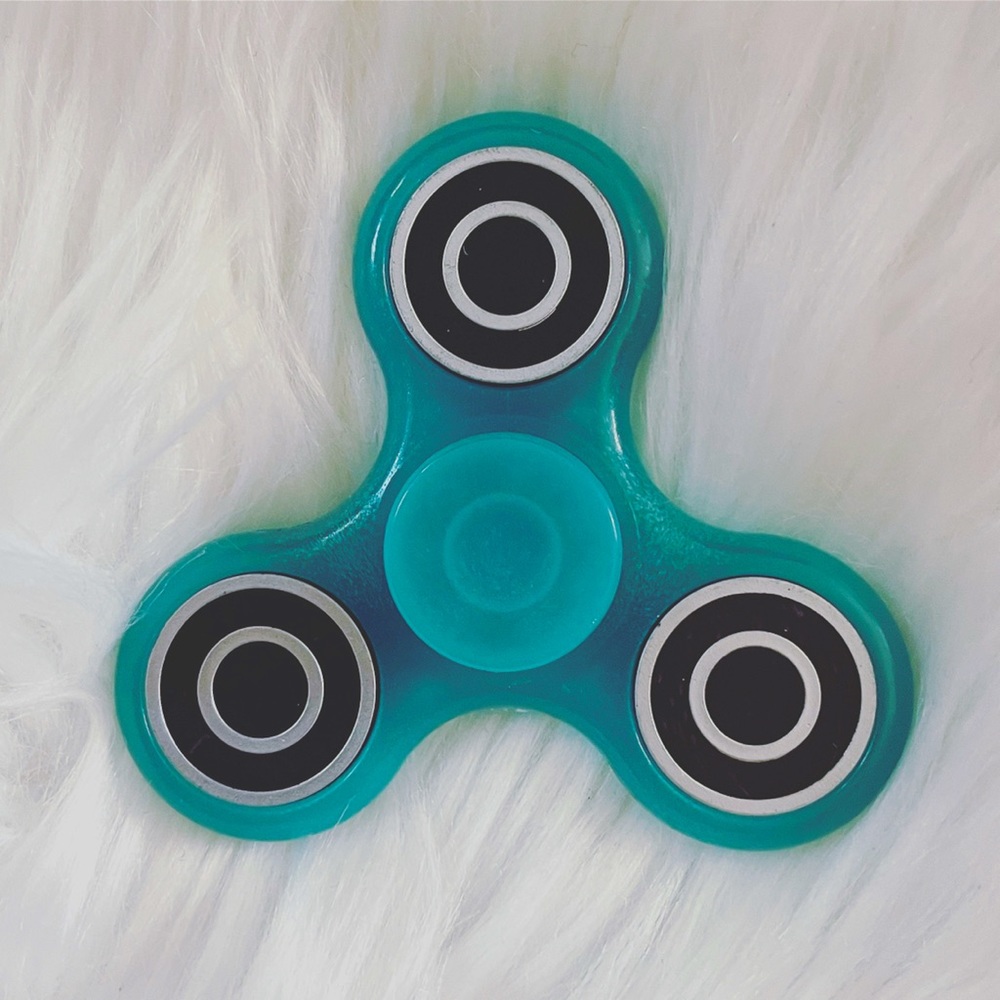 1 Blue Hand Spinner Glow in the Dark New